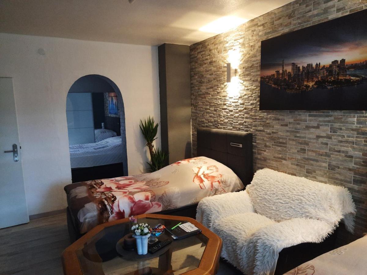 Joys Ferienwohnung Оберхаузен Екстериор снимка